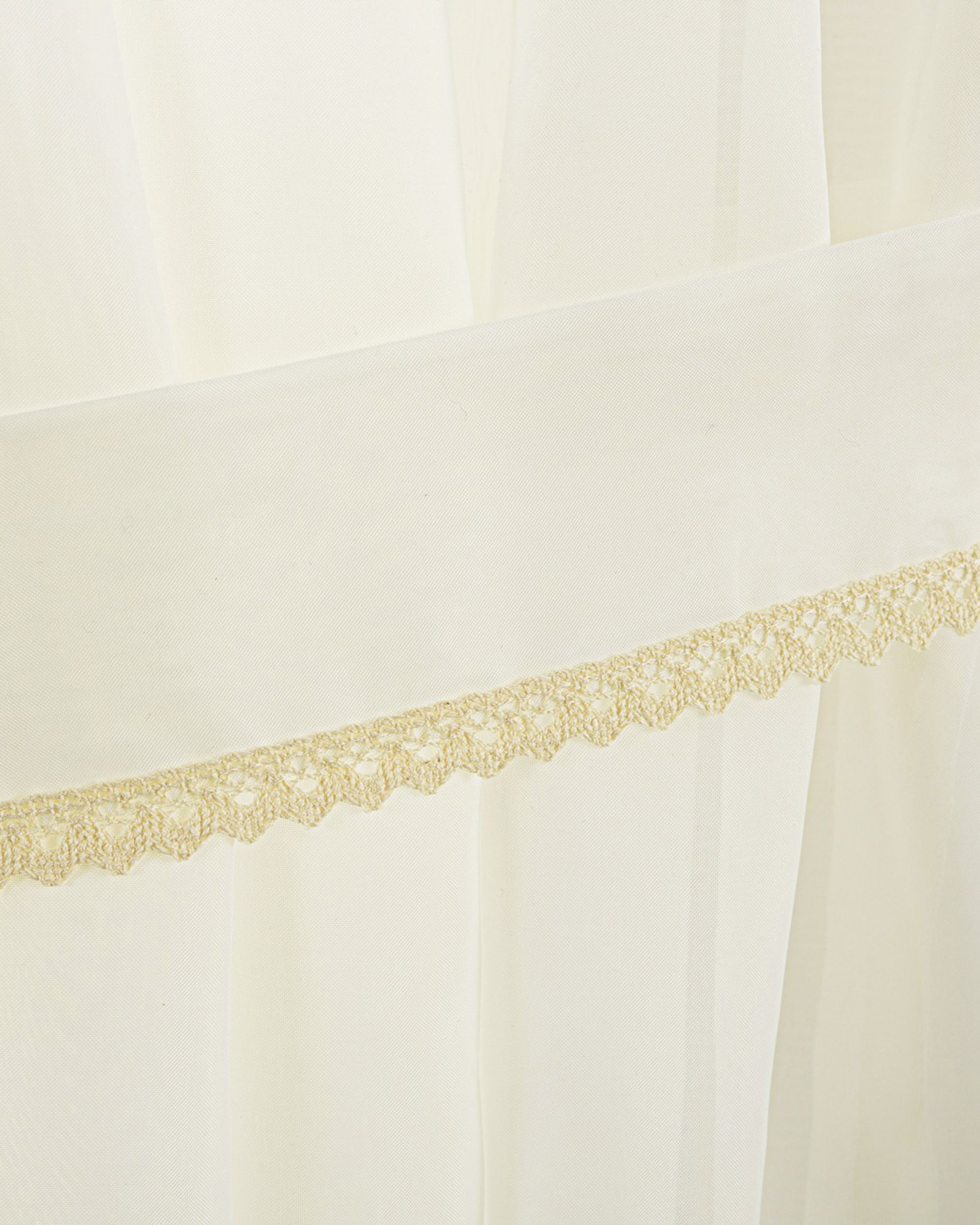 Fényáteresztő függöny Lily, fehér voile pamutcsipkeszegéllyel, 2 db termék színe krém szövet áttetsző, fényes