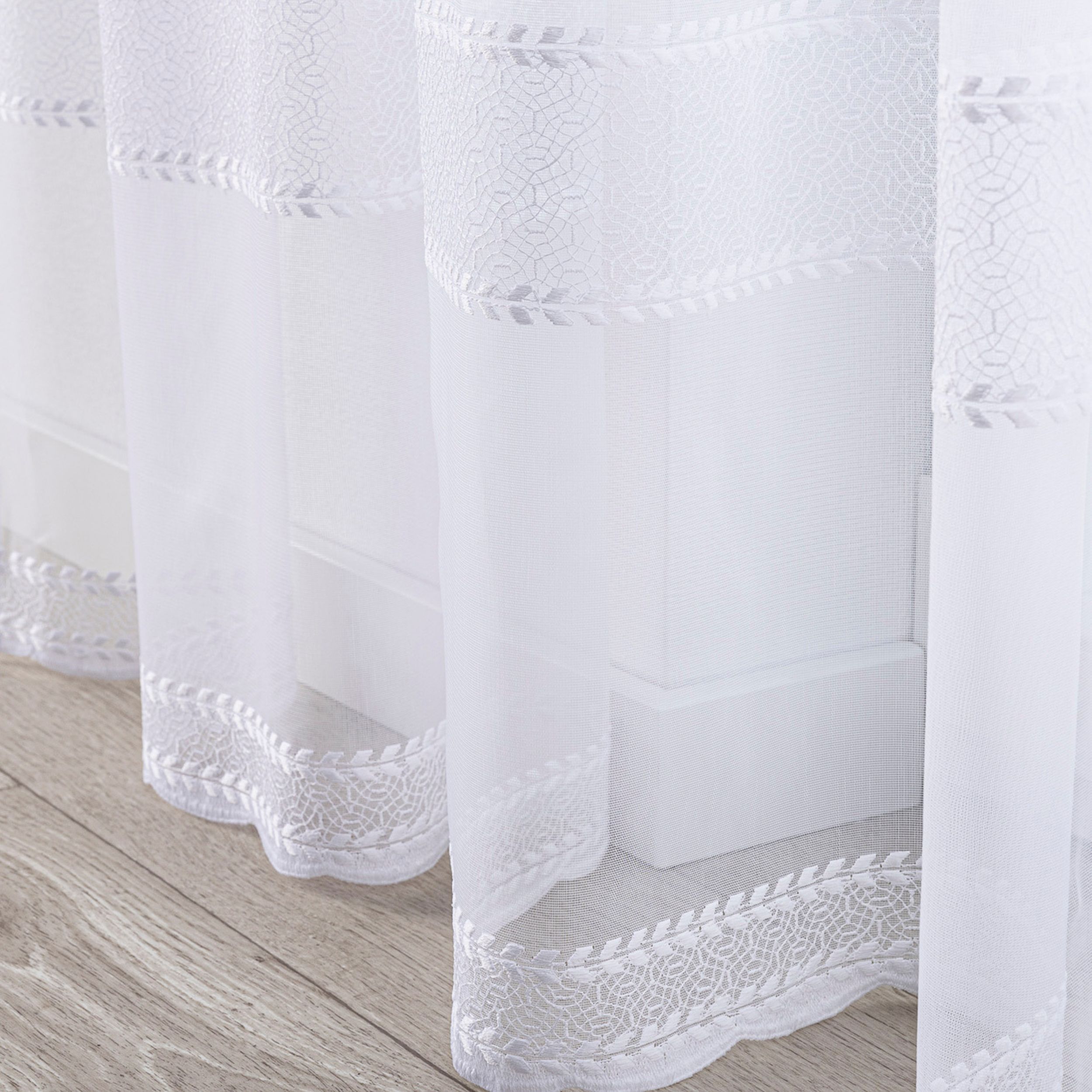 Voile Fényáteresztő 186-57 fehér mintás